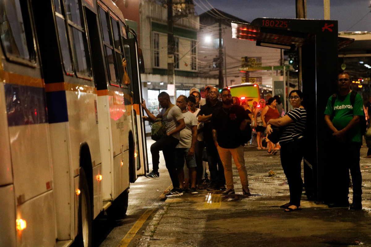 Passageiros criticam falta de policiamento no Centro do Recife e atribuem assaltos à falta de monitoramento