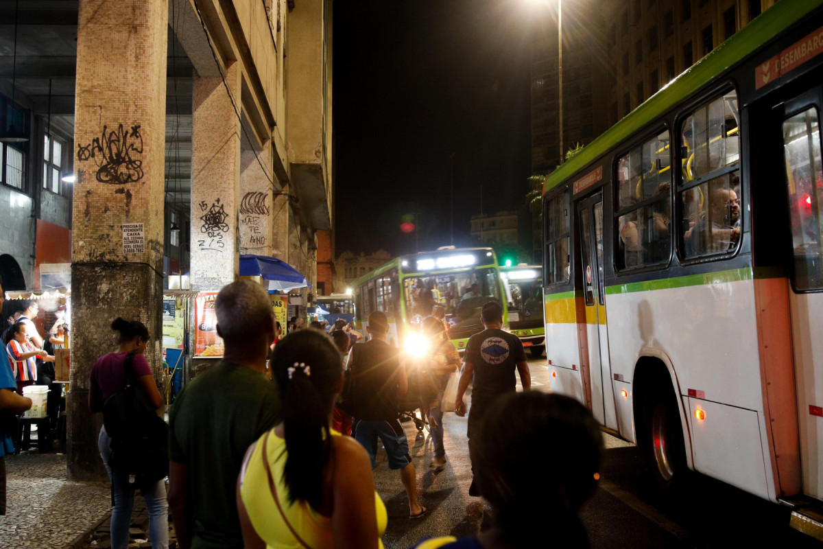 Paradas cheias não significam maior segurança no Centro do Recife