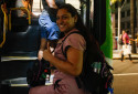 Elaine Cristina trabalha há dois anos no Centro e não sente segurança nas paradas e já viu diversos assaltos - Foto: Marina Torres/DP Foto