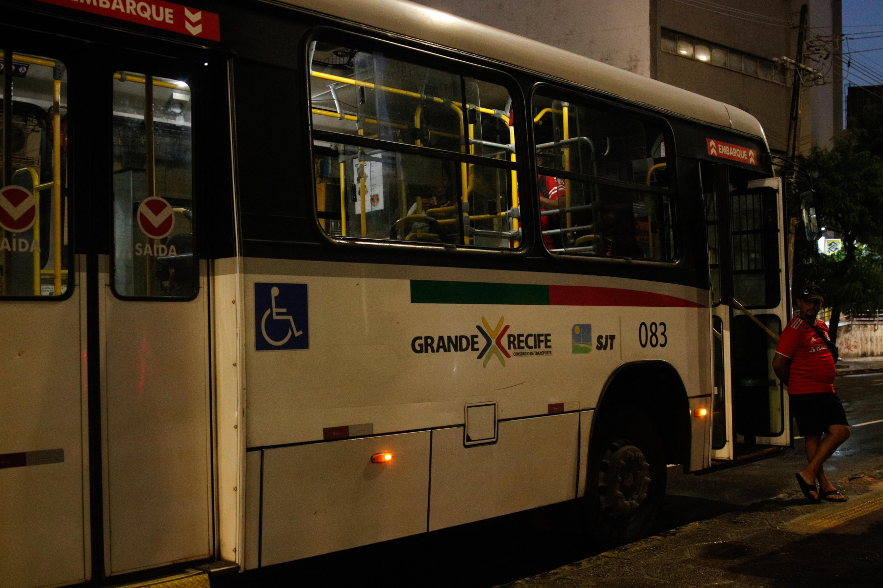 Motoristas de ônibus também são alvo de ações criminosas no Recife