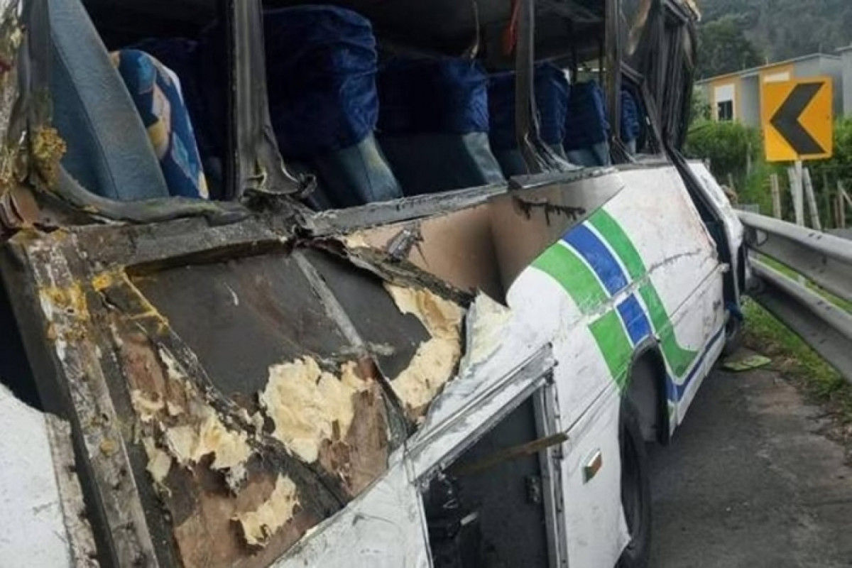 Acidente envolvendo um ônibus na Colômbia matou 10 universitários (Reprodução) Acidente envolvendo um ônibus na Colômbia matou 10 universitários/Reprodução