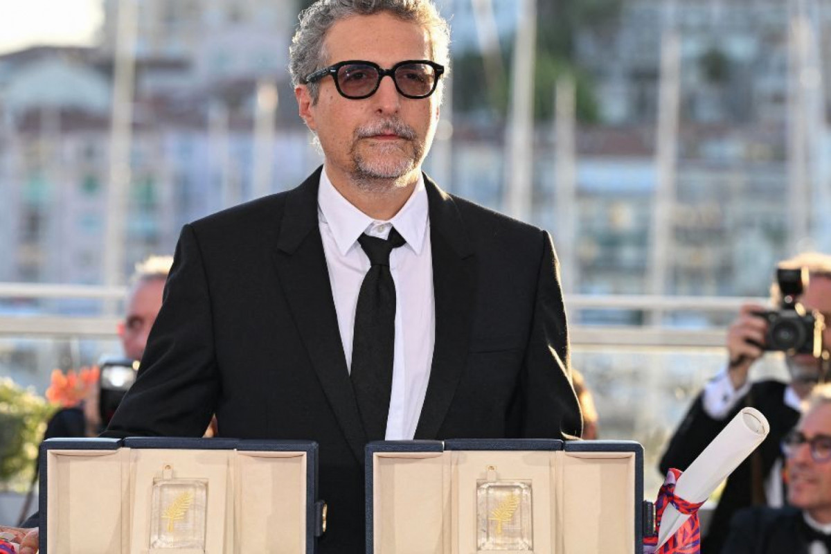 Kleber se tornou o segundo cineasta brasileiro a receber o prêmio de Direção, sendo o primeiro Glauber Rocha (por 'Dragão da Maldade contra o Santo Guerreiro') (MIGUEL MEDINA / AFP) Kleber se tornou o segundo cineasta brasileiro a receber o prêmio de Direção, sendo o primeiro Glauber Rocha (por 'Dragão da Maldade contra o Santo Guerreiro')/MIGUEL MEDINA / AFP