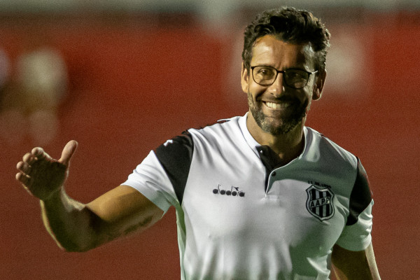 Técnico da Ponte Preta, Alberto Valentim (Rafael Vieira)