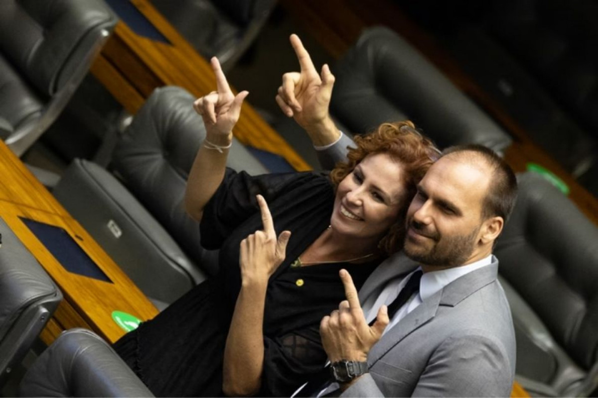 Carla Zambelli (PL-SP) e Eduardo Bolsonaro (PL) (Igo Estrela/Metrópoles) Carla Zambelli (PL-SP) e Eduardo Bolsonaro (PL)/Igo Estrela/Metrópoles