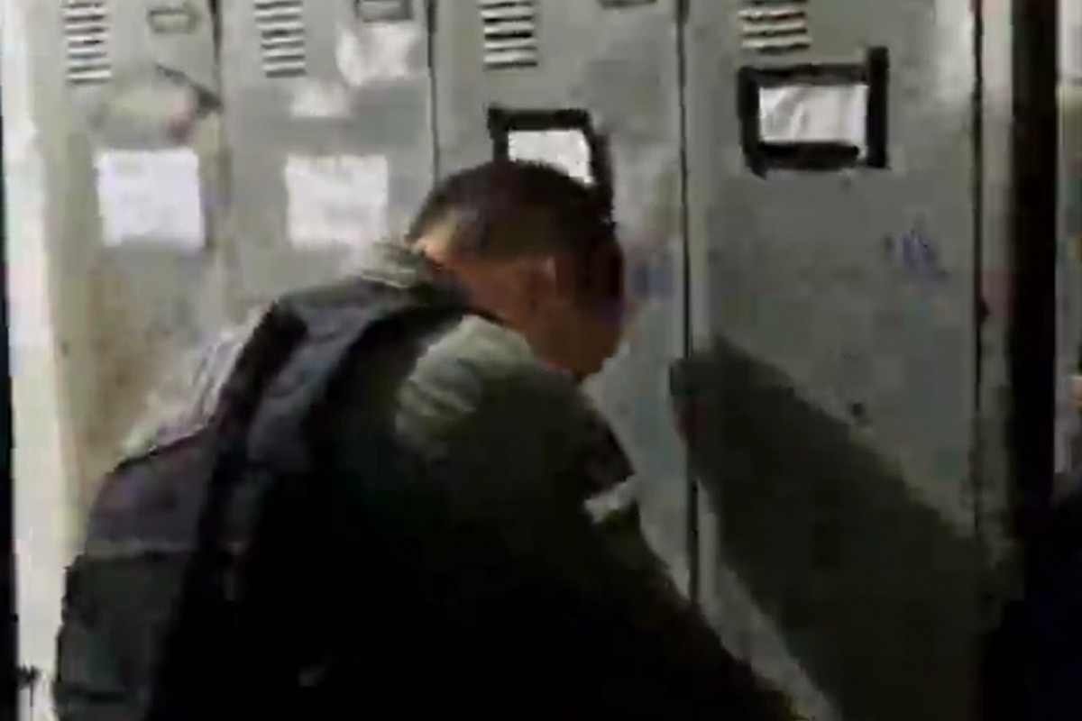 Vídeo mostra momento em que policial abre o seu armário no batalhão./Foto: Reprodução