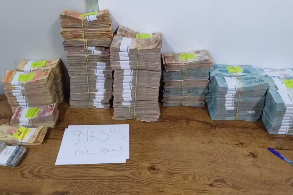 Dinheiro recuperado do Banco do Brasil pela PRF e PMRN/Divulgação/PRF