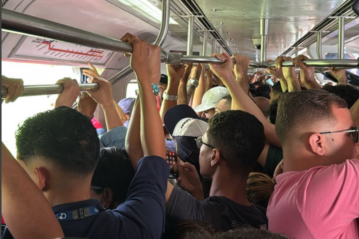 USUÁRIOS VOLTANDO A PÉ ATÉ A ESTAÇÃO