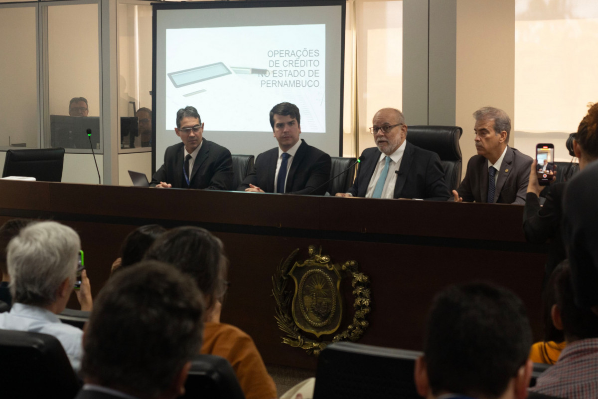 Presidentes da principais comissões da Alepe apresentaram dados e documentos sobre os empréstimos do Governo Raquel Lyra. (Nivaldo Fran/DP Foto) Presidentes da principais comissões da Alepe apresentaram dados e documentos sobre os empréstimos do Governo Raquel Lyra. /Nivaldo Fran/DP Foto