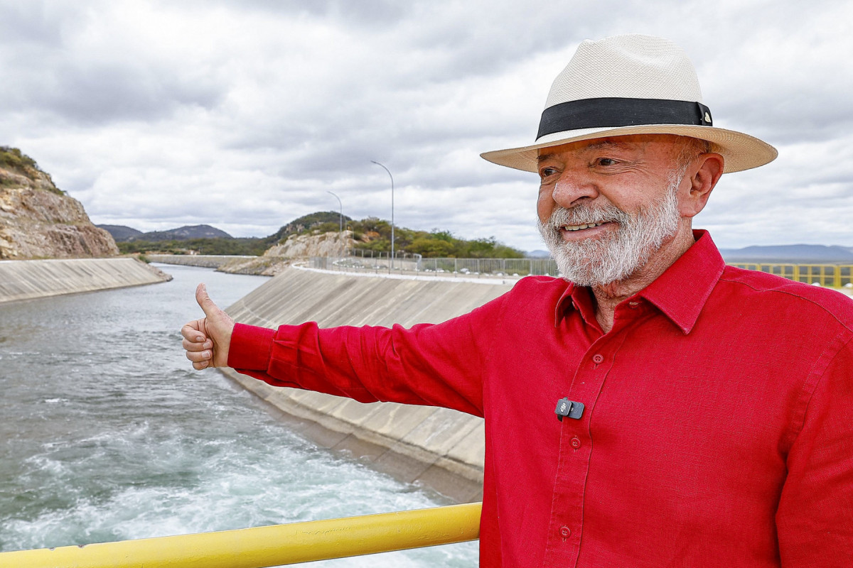 Lula em visita a estação de bombeamento da Transposição do São Francisco em Salgueiro (Ricardo Stuckert/PR) Lula em visita a estação de bombeamento da Transposição do São Francisco em Salgueiro/Ricardo Stuckert/PR