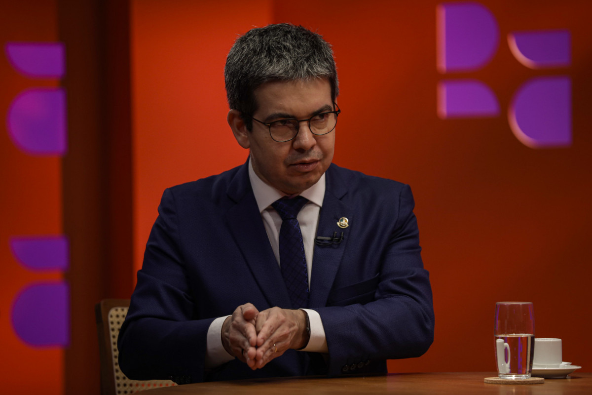 Brasília (DF) 07/11/2023 – O senador  Randolfe Rodrigue (Rede), é o convidado do programa na Empresa Brasil de Comunicação (EBC) - `DR com Demori´.
Foto: Joédson Alves/Agência Brasil