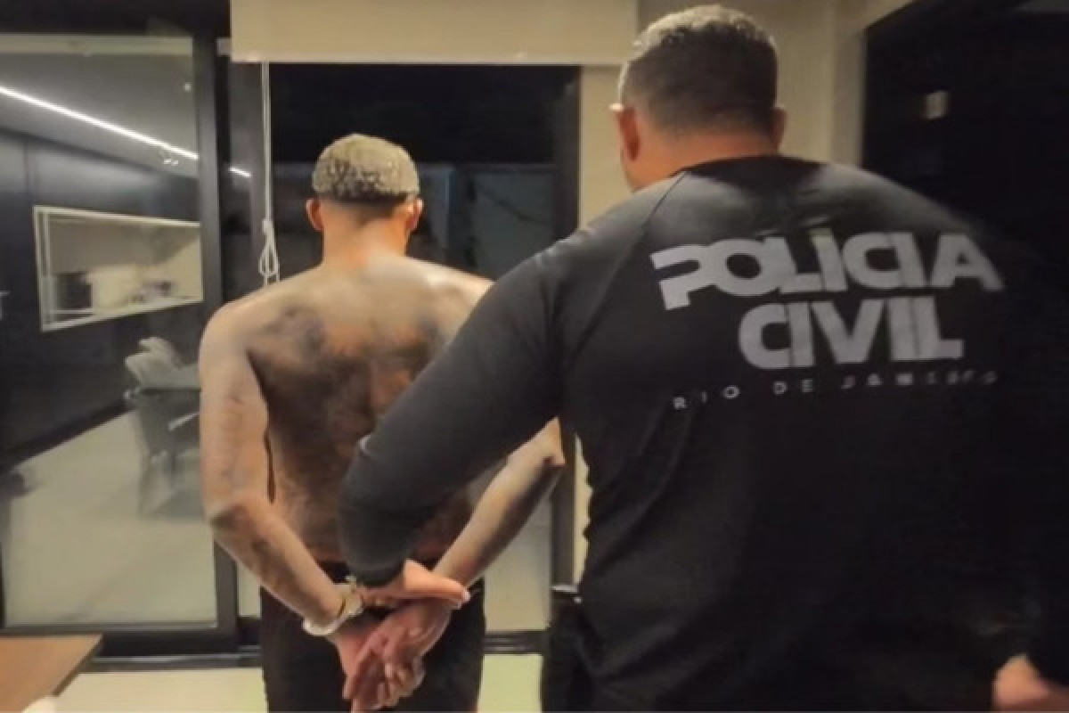 MC Poze do Rodo é preso no Rio de Janeiro por suspeita de envolvimento com o tráfico. 