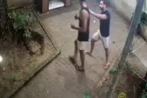 Delegado é indiciado por lesão corporal gravíssima após atirar em ambulante em Fernando de Noronha