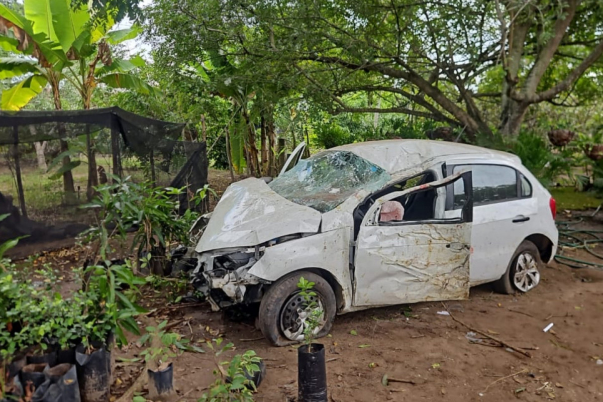 CARRO APÓS COLISÃO EM CARPINA (DIVULGAÇÃO/PRF) CARRO APÓS COLISÃO EM CARPINA/DIVULGAÇÃO/PRF