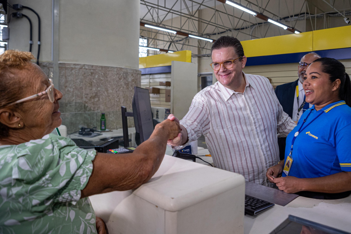 Ministro da Previdência Social, Wolney Queiroz vistoriou primeiro dia de atendimento às vítimas da fraude no INSS nos Correios do Recife