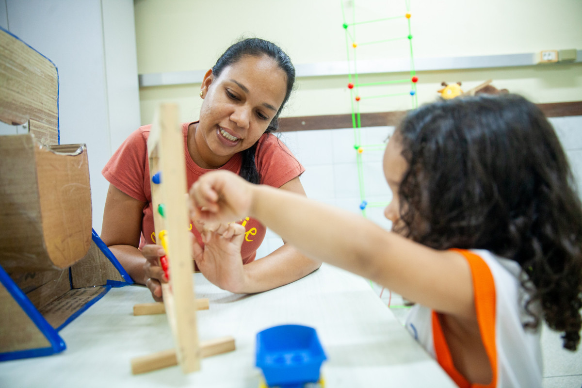 Paloma destaca que o filho teve uma boa evolução após entrar na creche
