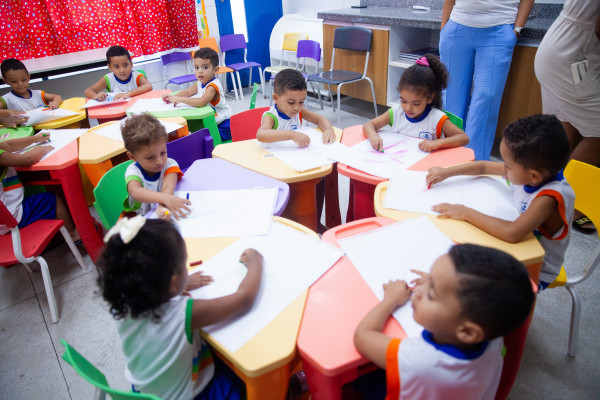 Crianças contam com aulas dinâmicas e que estimulam diversas áreas