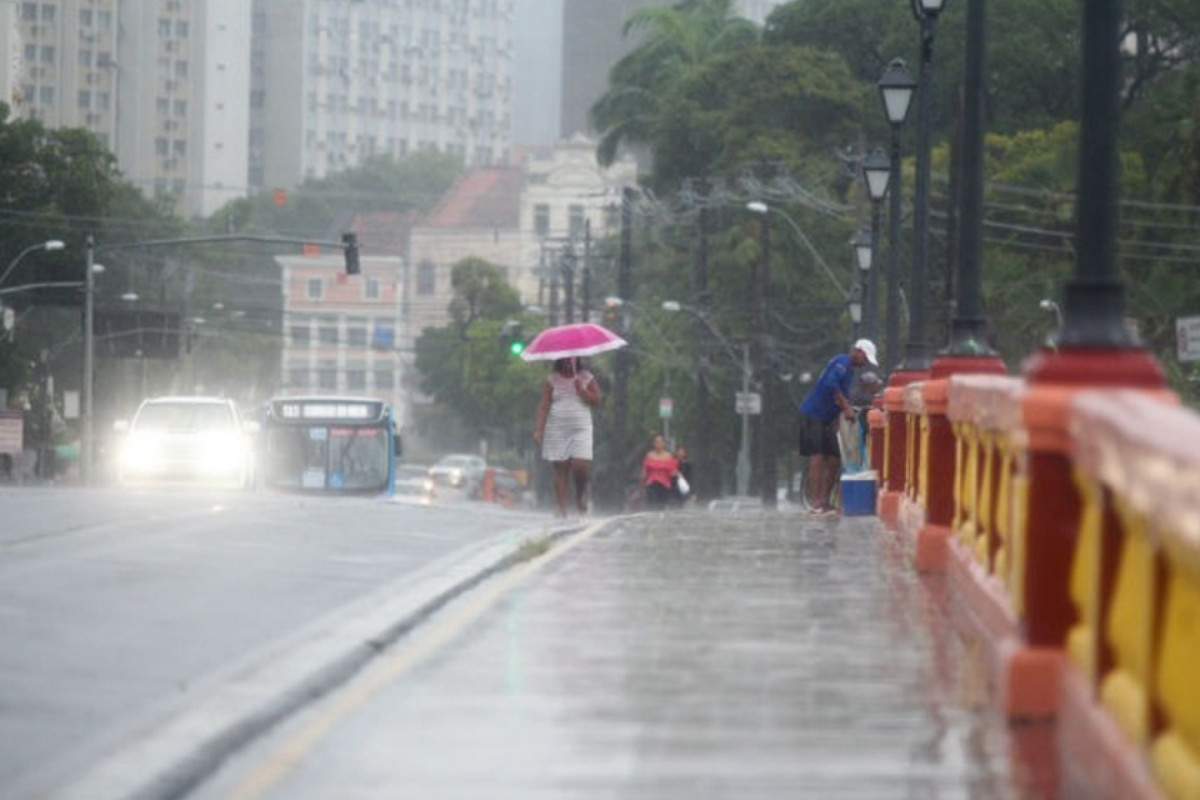 Dia de chuva no Recife (Marina Torres/DP) Dia de chuva no Recife/Marina Torres/DP