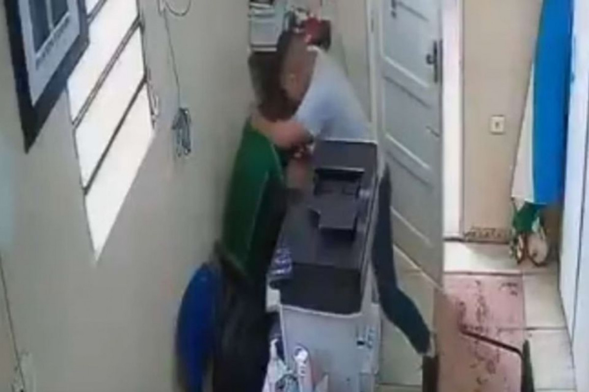 O ataque foi registrado pelas câmaras de segurança da escola/Reprodução/Redes sociais 