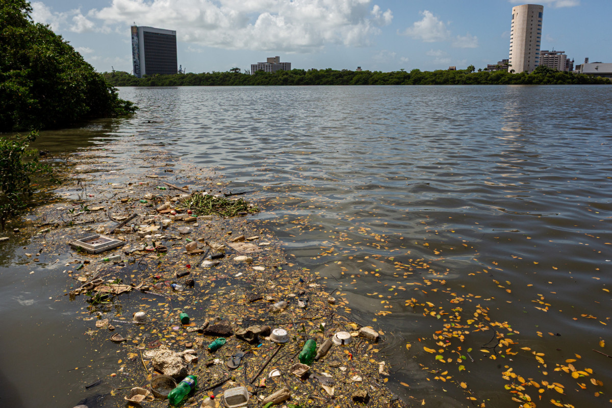 Rio Capibaribe corta diversos municípios do estado
