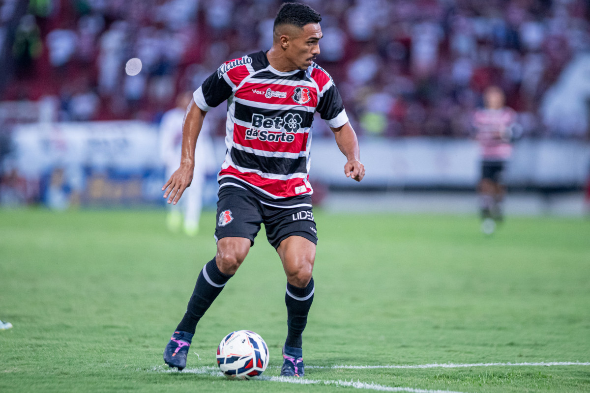 Jogador do Santa Cruz, Willian Jr. (Rafael Vieira) Jogador do Santa Cruz, Willian Jr./Rafael Vieira