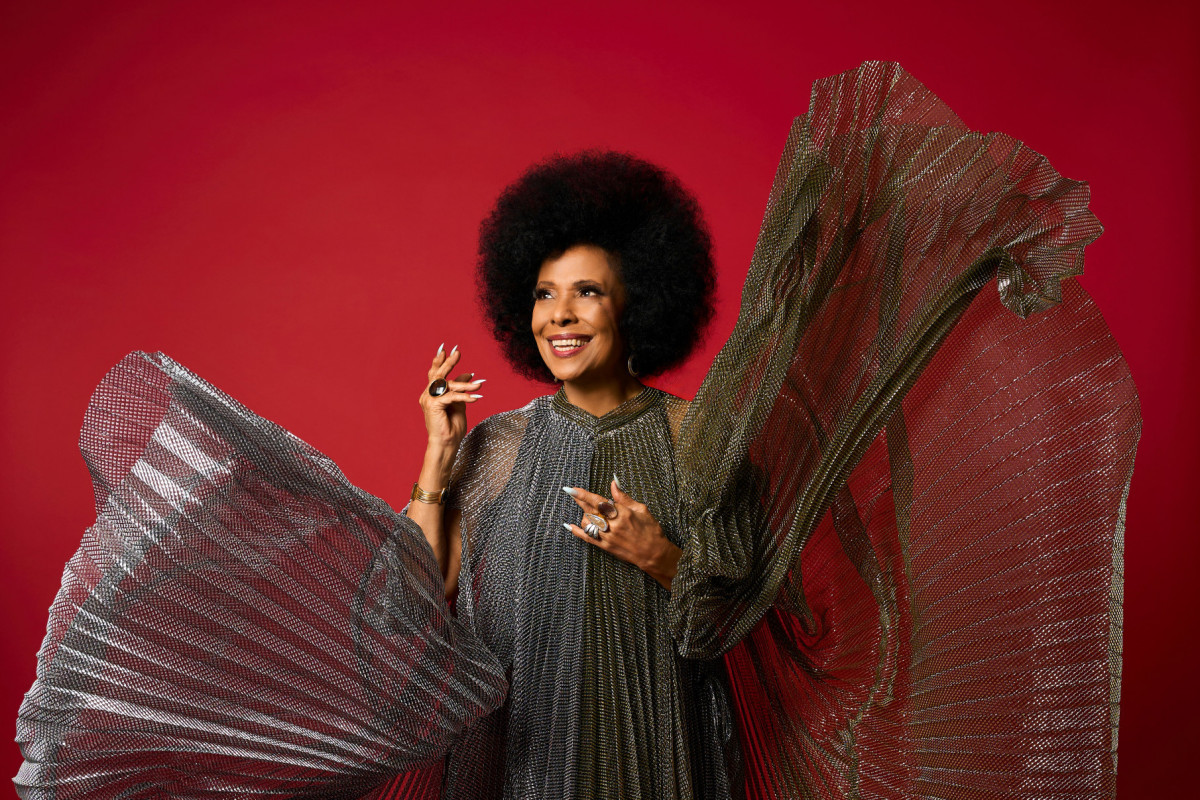 Cantora Eliana Pittman
