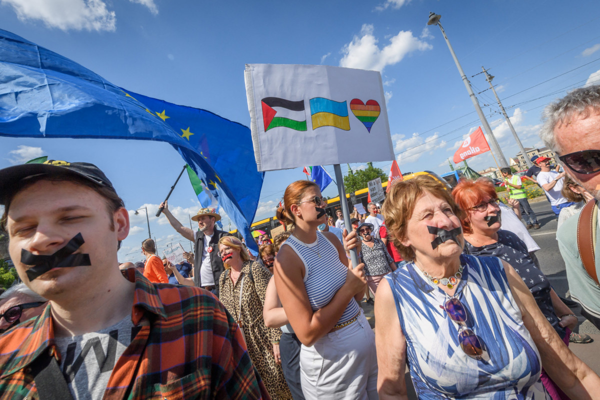 Manifestação em Budapest, na Hungria
(FERENC ISZA/AFP) Manifestação em Budapest, na Hungria
/FERENC ISZA/AFP