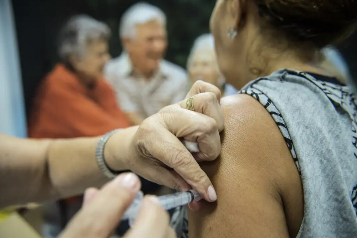 A influenza A já supera a covid-19 como principal causa de mortes por Síndrome Respiratória Aguda Grave em idosos (Foto: Marcelo Camargo/Agência Brasil) A influenza A já supera a covid-19 como principal causa de mortes por Síndrome Respiratória Aguda Grave em idosos/Foto: Marcelo Camargo/Agência Brasil