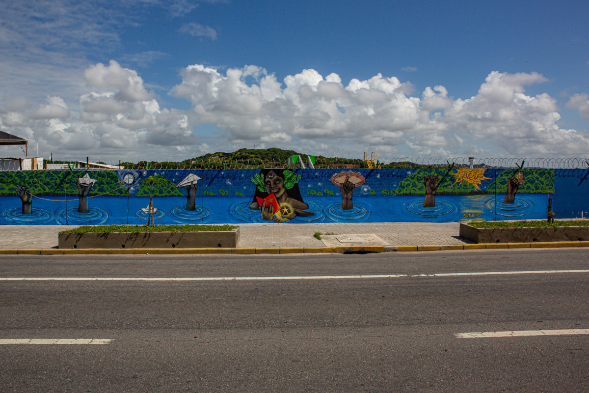 Recife, PE, 03/06/2025 - GRAFITAGEM MURO DO AEROPORTO - Imagens dos grafites que estão sendo feitos no muro do aeroporto.