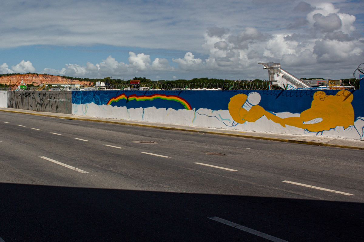 Recife, PE, 03/06/2025 - GRAFITAGEM MURO DO AEROPORTO - Imagens dos grafites que estão sendo feitos no muro do aeroporto.