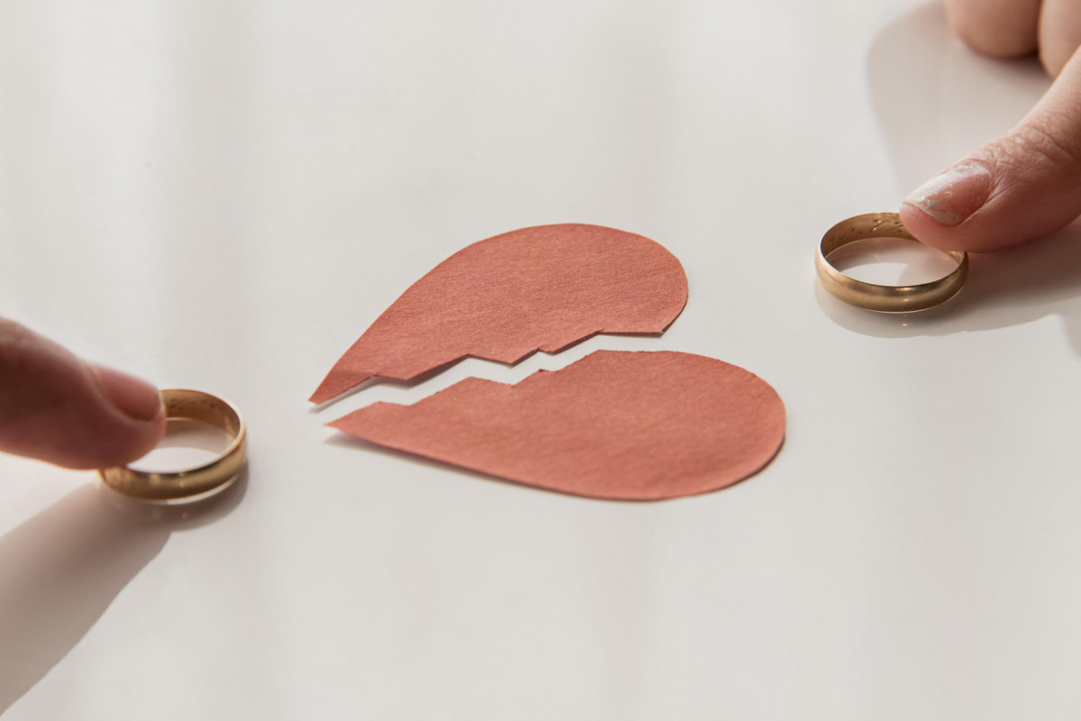 De acordo com a tese fixada pelo STJ, basta a vontade de uma das partes para que o divórcio seja decretado/Freepik 