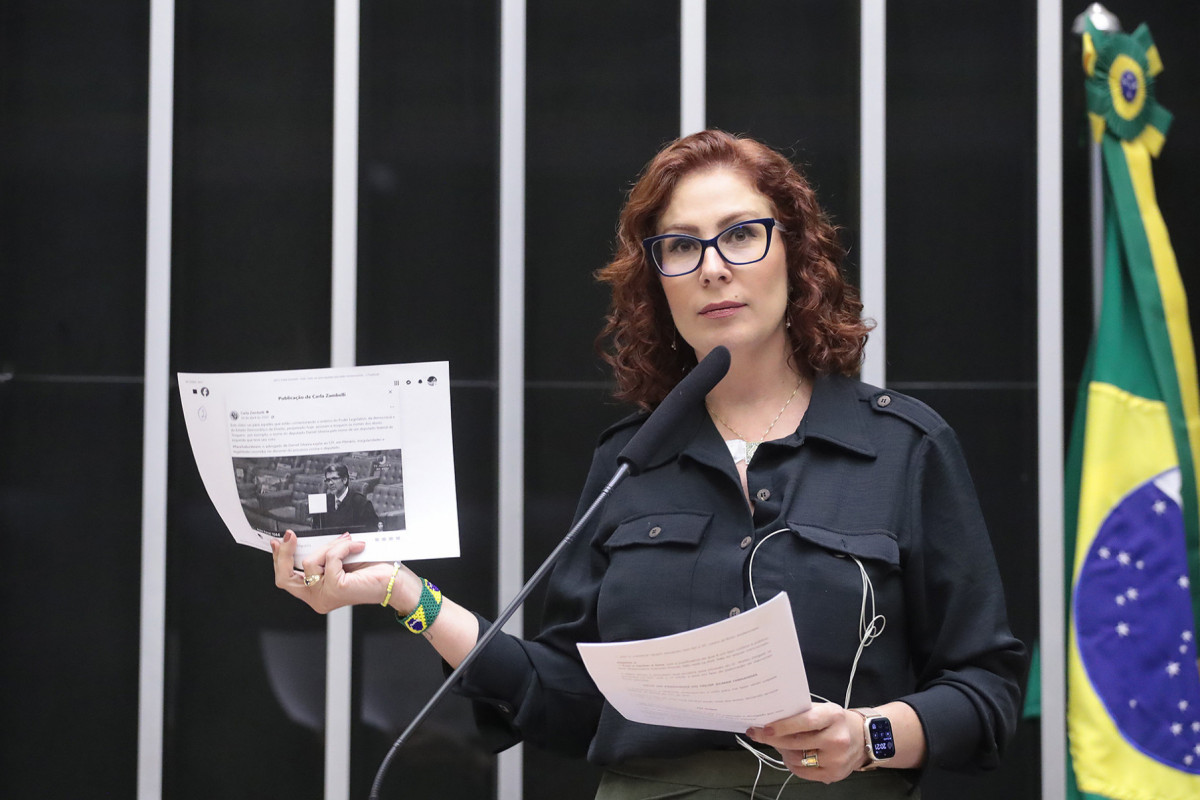 Deputada federal Carla Zambelli (PL-SP) vai pedir licença não remunerada de seu mandato para viver na Europa (Foto: Bruno Spada/Câmara dos Deputados) Deputada federal Carla Zambelli (PL-SP) vai pedir licença não remunerada de seu mandato para viver na Europa/Foto: Bruno Spada/Câmara dos Deputados
