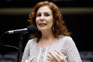 Zambelli foi eleita deputada federal em 2018 pelo PSL e reeleita em 2022 