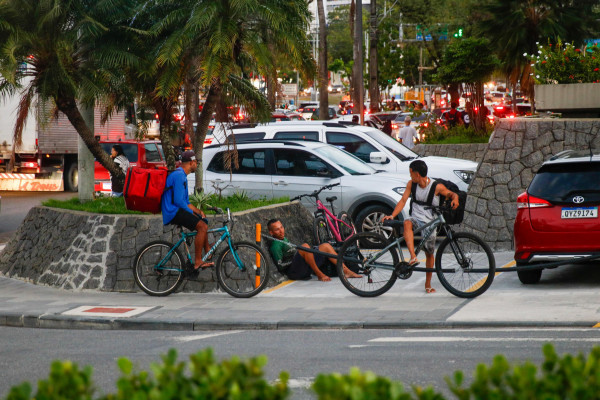 Ciclistas est&atilde;o expostos a inseguran&ccedil;a no tr&acirc;nsito e na viol&ecirc;ncia  (Foto: Marina Torres/DP Foto)