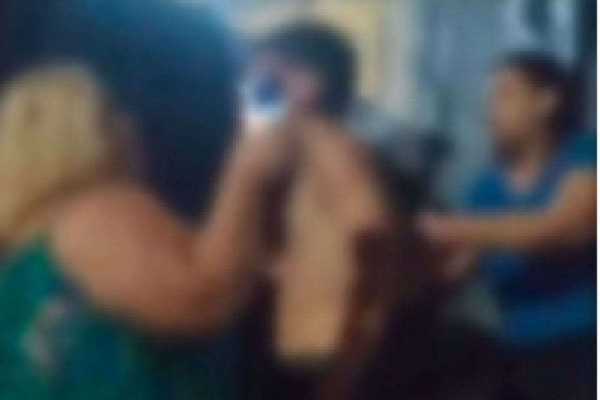 Jovens agrediram mãe e irmã (Redes Sociais ) Jovens agrediram mãe e irmã /Redes Sociais