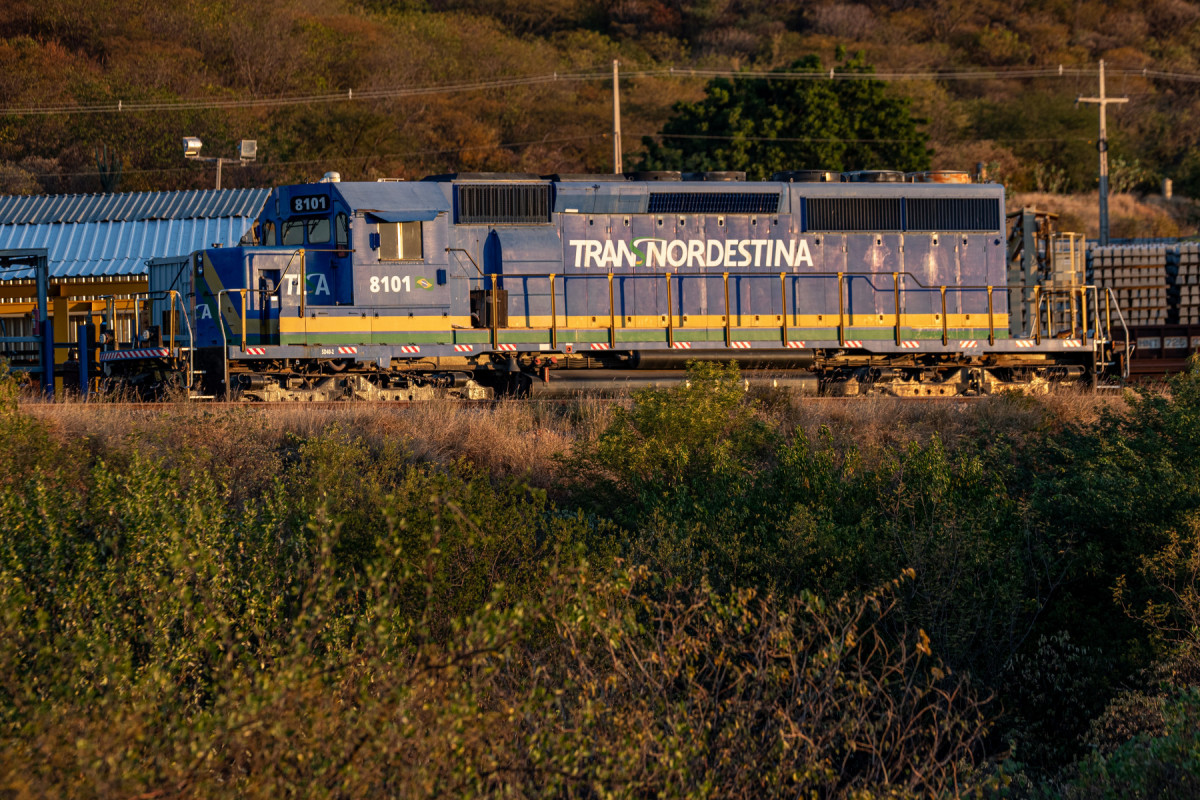 Trecho da Nova Transnordestina em Salgueiro, no Sertão do estado.