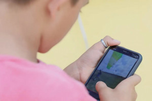 crianças estão cada vez mais expostas às redes sociais