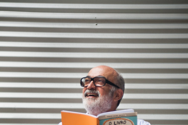  Retrato do fundador e presidente da Associação Viva e Deixe Viver, Valdir Cimino