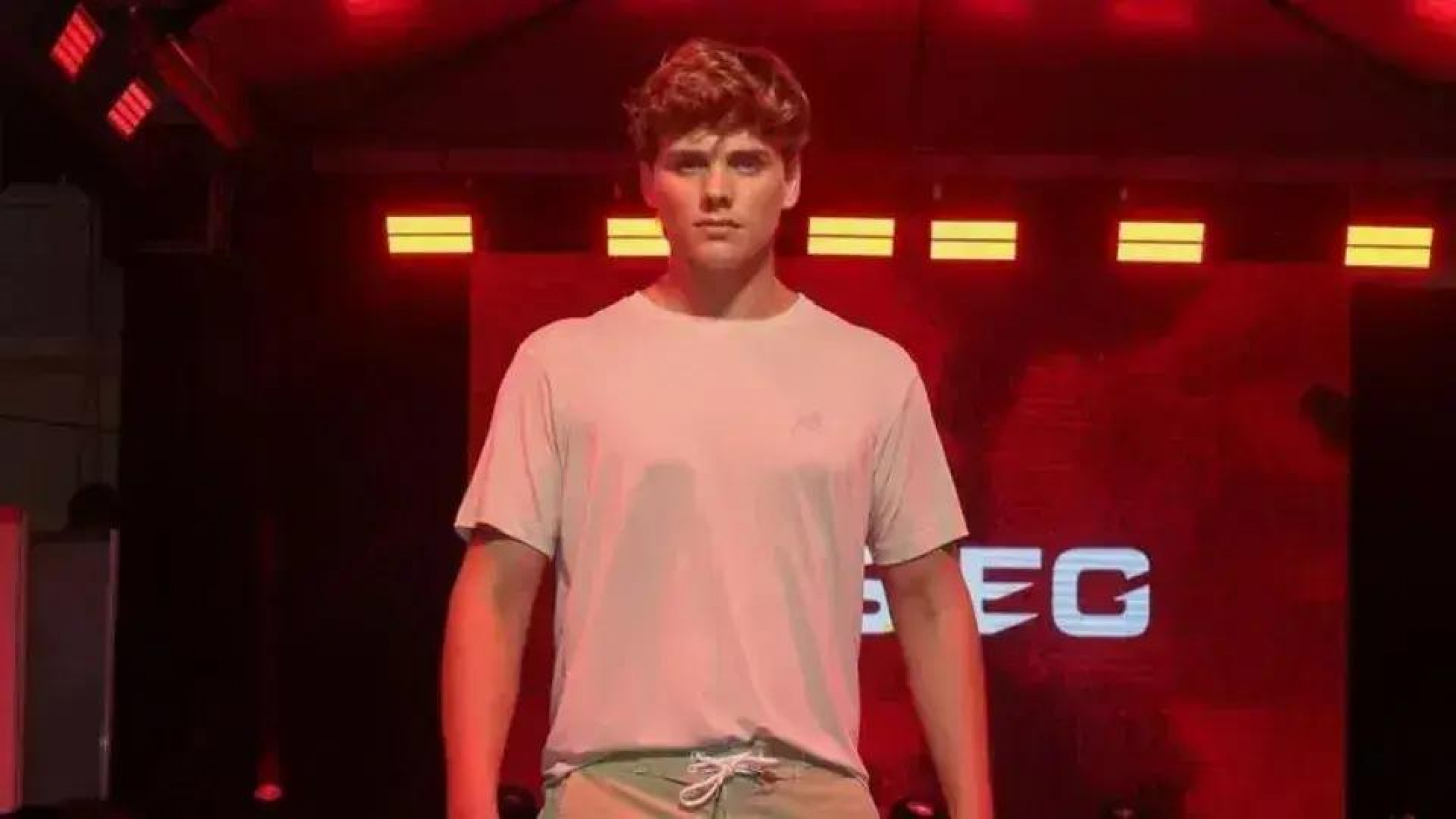 Nicolas Camassola durante desfile 