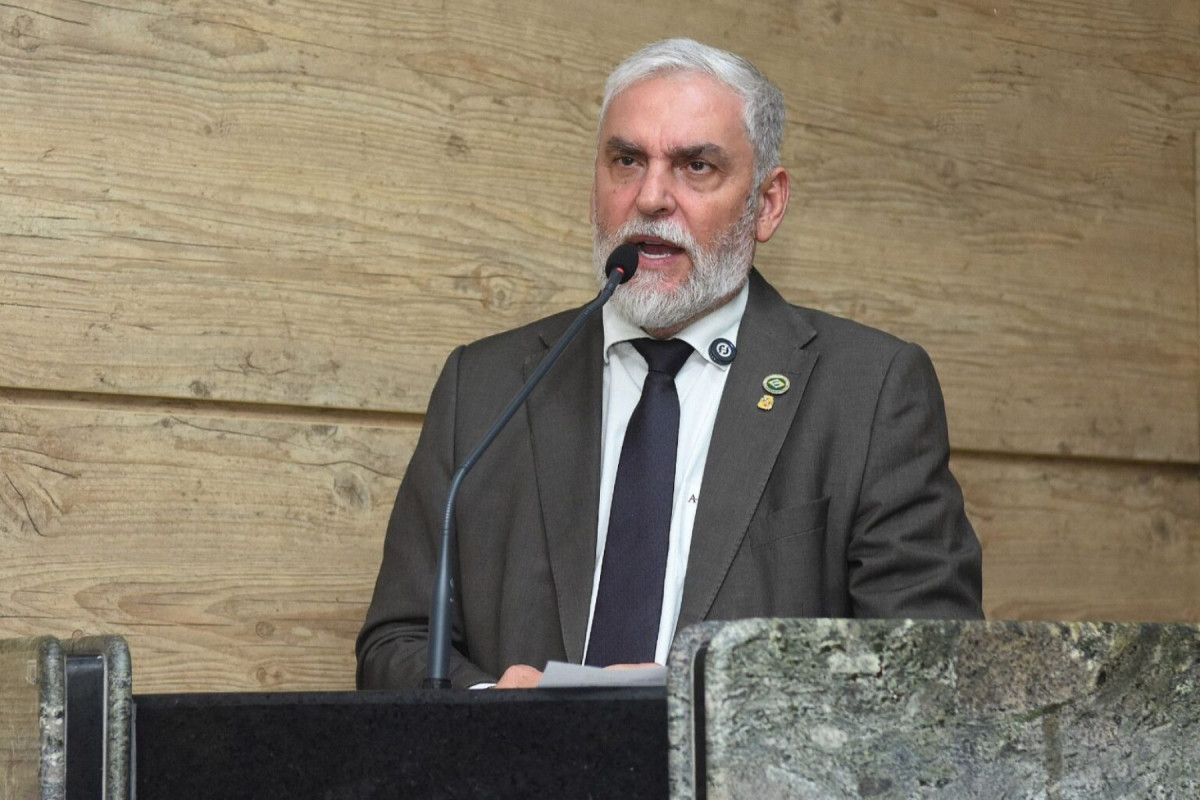 Vereador Silvio Nascimento defendeu veículos de imprensa de Caruaru após serem impedidos de acompanhar agenda parlamentar (Foto: Vladimir Barreto) Vereador Silvio Nascimento defendeu veículos de imprensa de Caruaru após serem impedidos de acompanhar agenda parlamentar/Foto: Vladimir Barreto