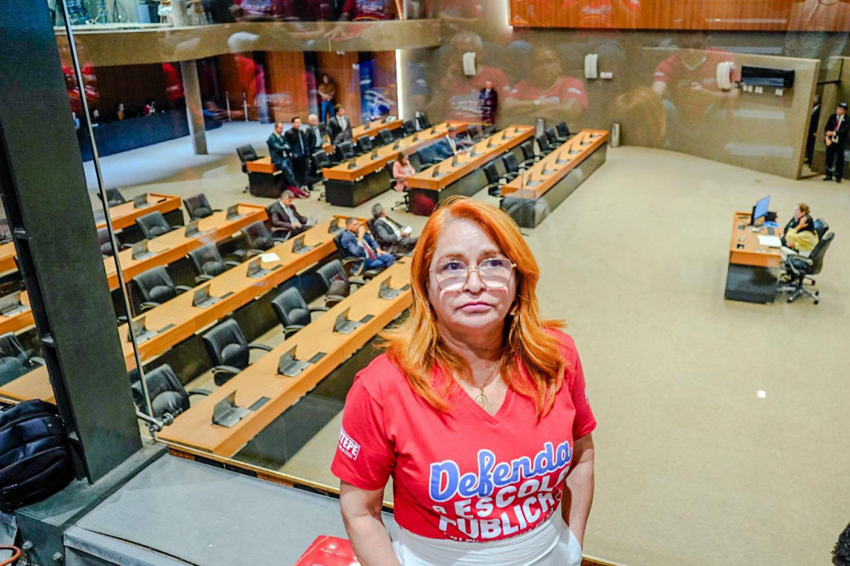 Nas redes sociais, Ivete também conclamou os professores a darem pressão nos deputados estaduais de cada região de Pernambuco, para que estejam presentes no plenário e aprovem o projeto