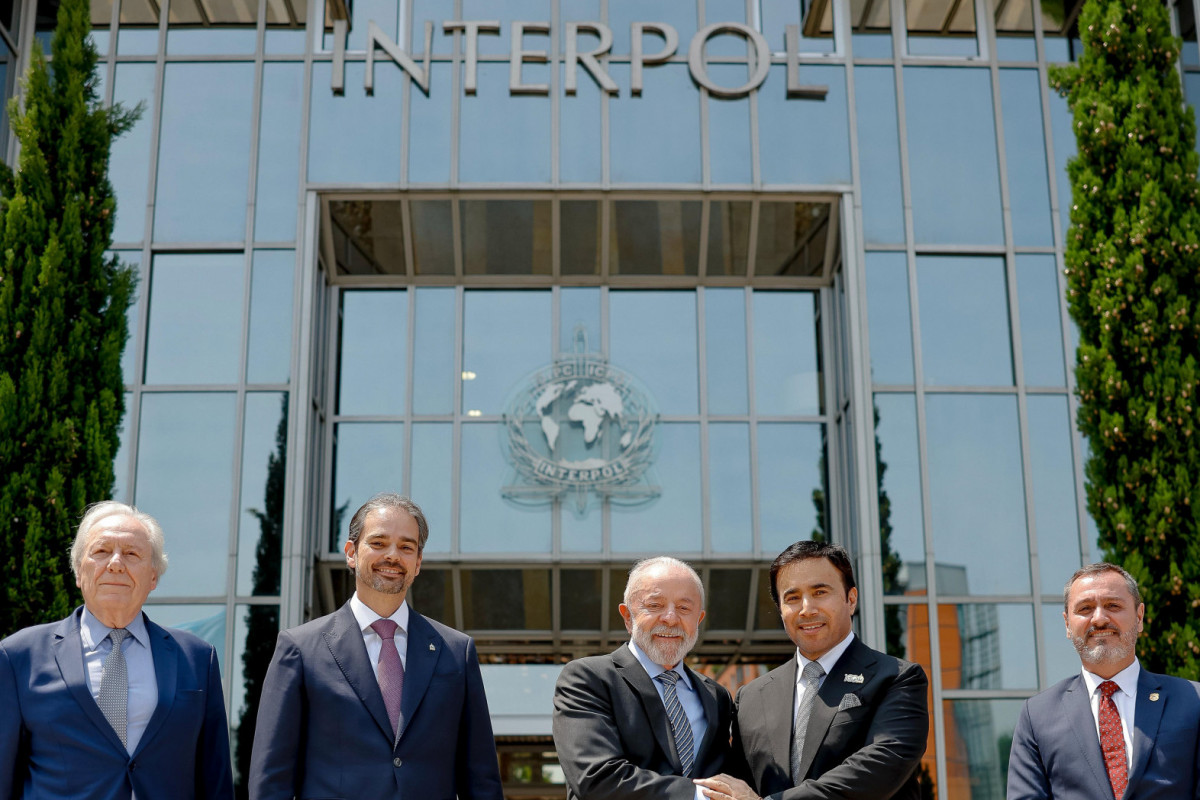 Presidente da República, Luiz Inácio Lula da Silva, durante sessão solene por ocasião da assinatura de Declaração de Intenções entre o Brasil e a Interpol. Sede da Interpol, Lyon - França.
Foto: Ricardo Stuckert / PR (Ricardo Stuckert / PR) Presidente da República, Luiz Inácio Lula da Silva, durante sessão solene por ocasião da assinatura de Declaração de Intenções entre o Brasil e a Interpol. Sede da Interpol, Lyon - França.
Foto: Ricardo Stuckert / PR/Ricardo Stuckert / PR