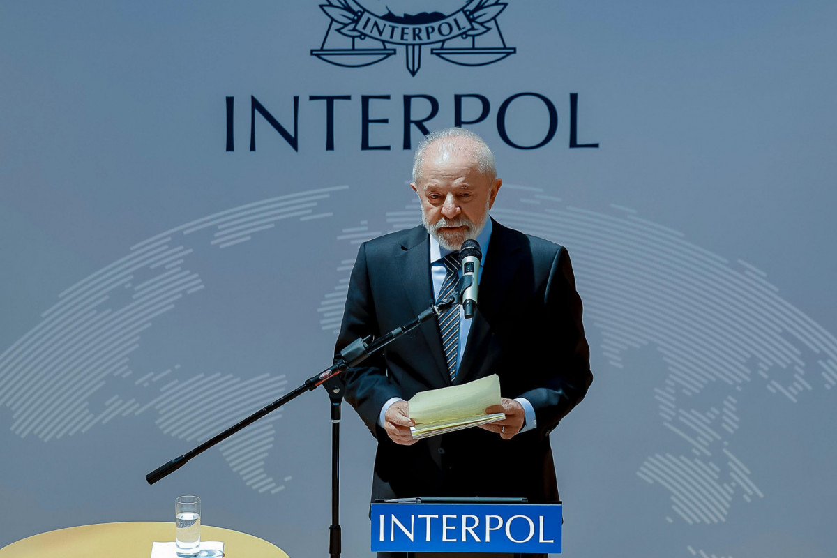 Presidente da República, Luiz Inácio Lula da Silva, durante sessão solene por ocasião da assinatura de Declaração de Intenções entre o Brasil e a Interpol. Sede da Interpol, Lyon - França.
 
Foto: Ricardo Stuckert / PR