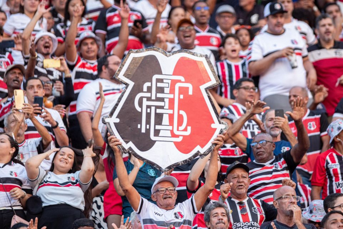 Torcida do Santa Cruz está dando show nas arquibancadas (Rafael Vieira/DP Foto) Torcida do Santa Cruz está dando show nas arquibancadas/Rafael Vieira/DP Foto