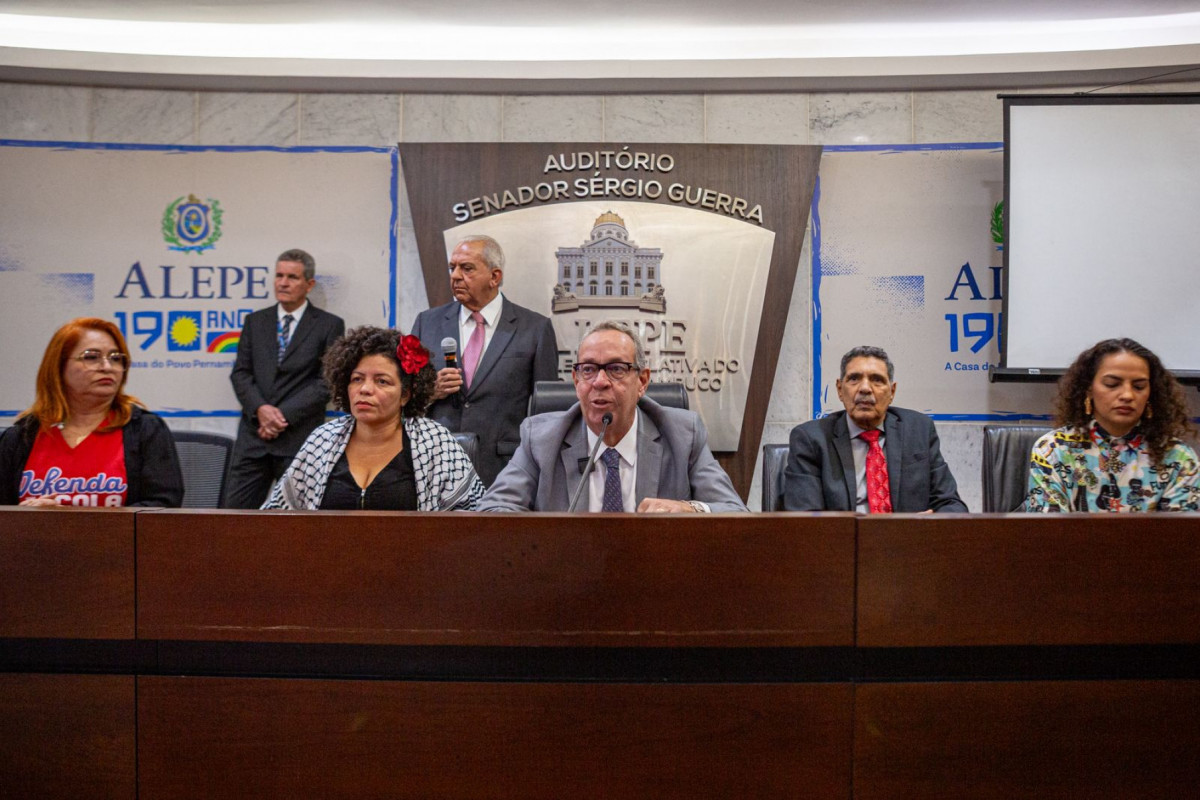 O presidente da Alepe esteve em reunião com os professores da rede estadual de ensino na manhã desta segunda-feira (9).