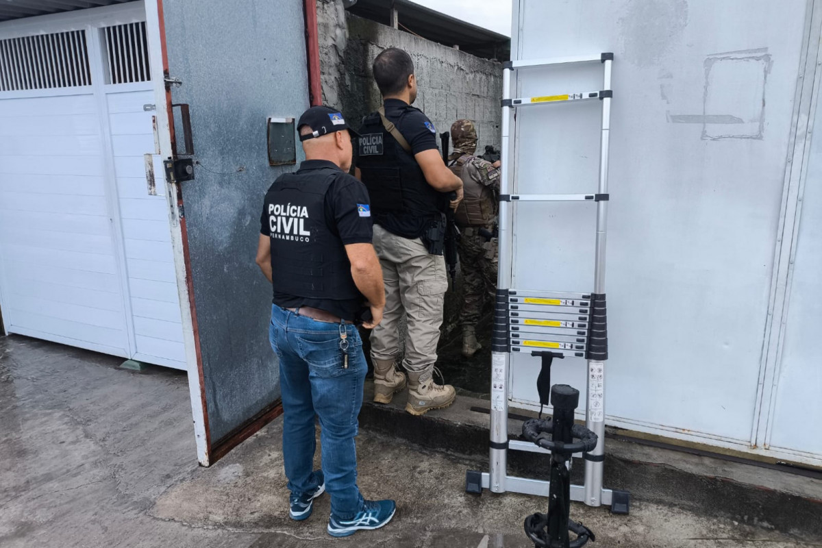 Operação da Polícia Civil cumpre 11 mandados no Recife e em Jaboatão