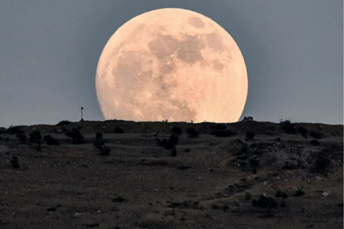 Lua de Morango (Rami al SAYED / AFP) Lua de Morango/Rami al SAYED / AFP