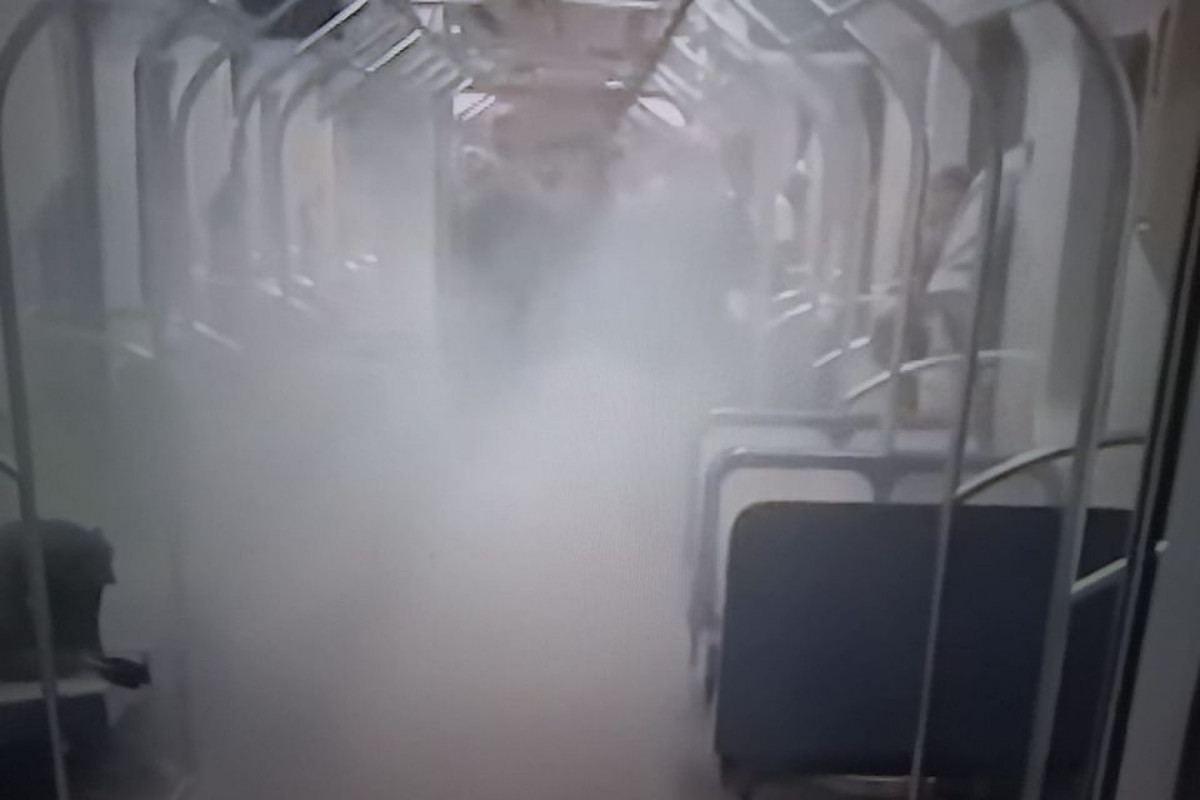 Roda de trem do metrô pega fogo e gera atraso no ramal Jaboatão (Reprodução) Roda de trem do metrô pega fogo e gera atraso no ramal Jaboatão/Reprodução
