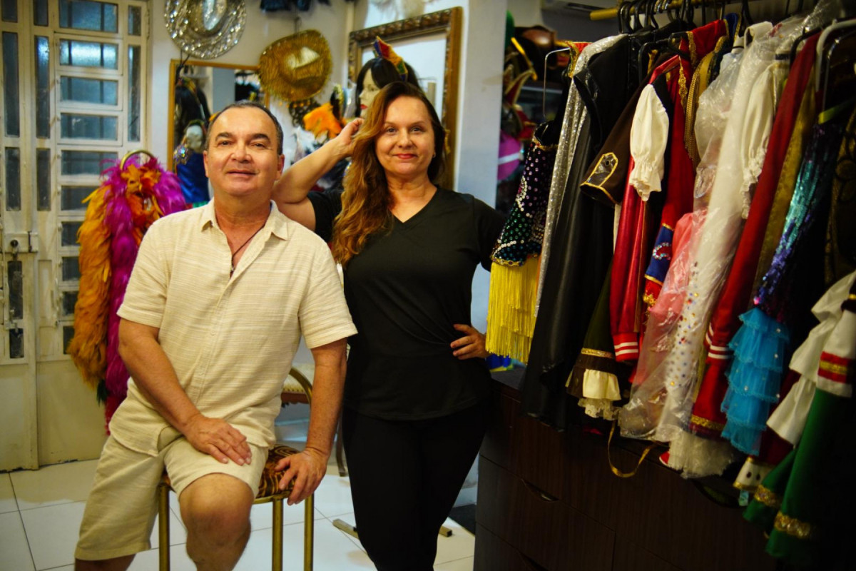 Roberto Costa e Mônica Vilarim se transformaram em referência em figurinos e fantasias no estado (Francisco Silva/DP) Roberto Costa e Mônica Vilarim se transformaram em referência em figurinos e fantasias no estado/Francisco Silva/DP