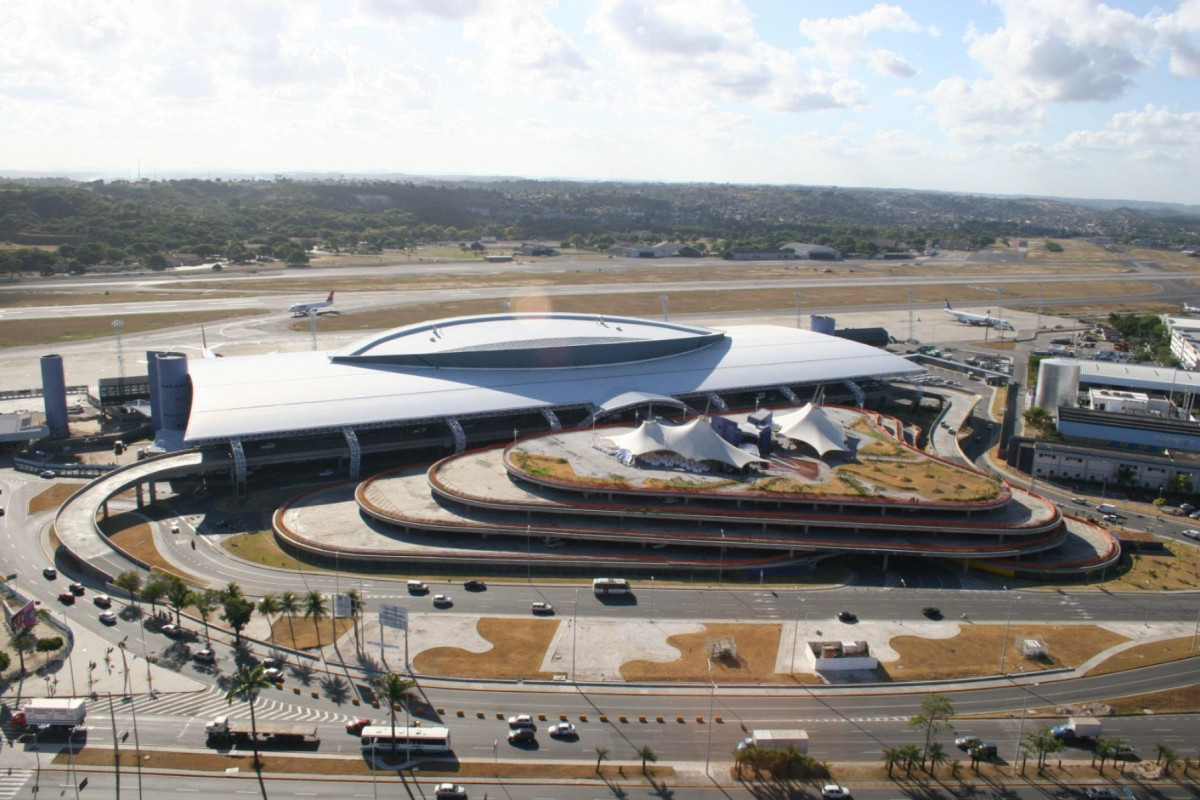 O avião retornou para o Aeroporto do recife após cerca de duas horas