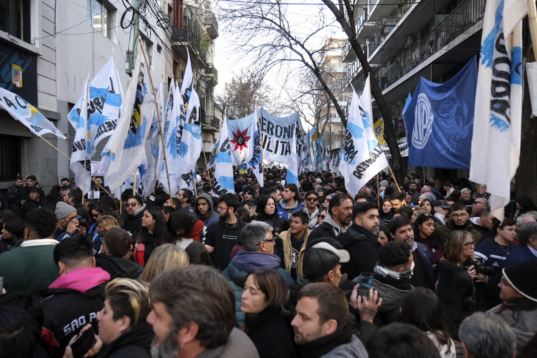 Apoiadores de ex-presidente argentina se reuniram para acompanhar a decisão 